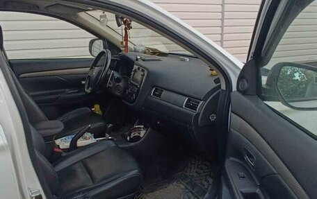 Mitsubishi Outlander III рестайлинг 3, 2012 год, 1 700 000 рублей, 14 фотография