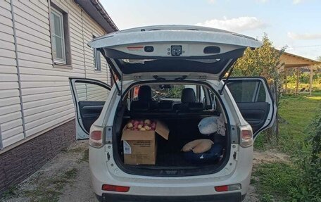 Mitsubishi Outlander III рестайлинг 3, 2012 год, 1 700 000 рублей, 22 фотография