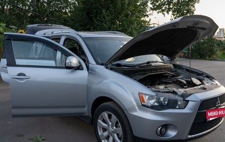 Mitsubishi Outlander III рестайлинг 3, 2010 год, 1 050 000 рублей, 3 фотография