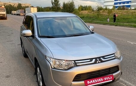 Mitsubishi Outlander III рестайлинг 3, 2012 год, 1 150 000 рублей, 3 фотография