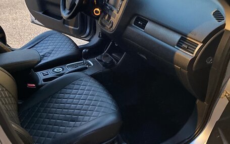 Mitsubishi Outlander III рестайлинг 3, 2012 год, 1 150 000 рублей, 23 фотография