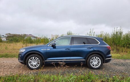 Volkswagen Touareg III, 2018 год, 4 190 000 рублей, 2 фотография