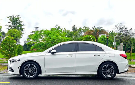 Mercedes-Benz A-Класс, 2021 год, 1 690 000 рублей, 5 фотография