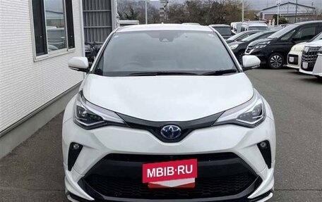 Toyota C-HR I рестайлинг, 2022 год, 1 975 000 рублей, 2 фотография