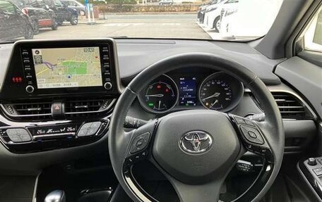 Toyota C-HR I рестайлинг, 2022 год, 1 975 000 рублей, 9 фотография
