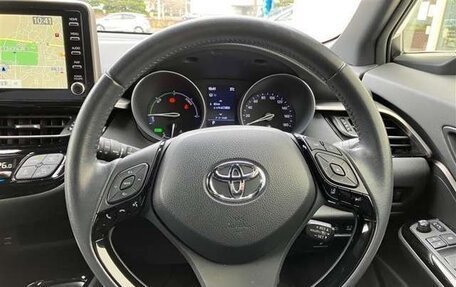 Toyota C-HR I рестайлинг, 2022 год, 1 975 000 рублей, 10 фотография