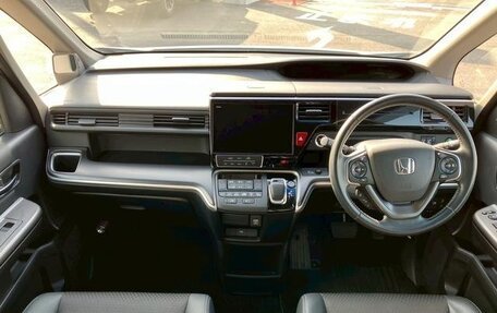 Honda Stepwgn IV, 2021 год, 2 100 000 рублей, 10 фотография