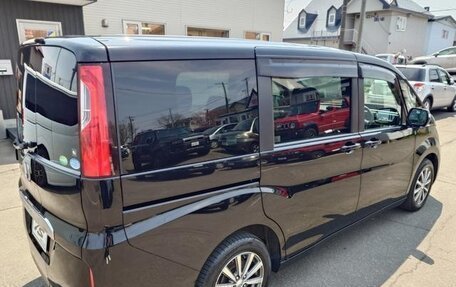 Honda Stepwgn IV, 2018 год, 1 700 000 рублей, 7 фотография