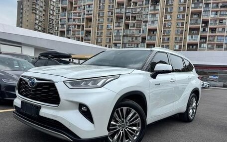 Toyota Highlander, 2022 год, 3 290 000 рублей, 3 фотография