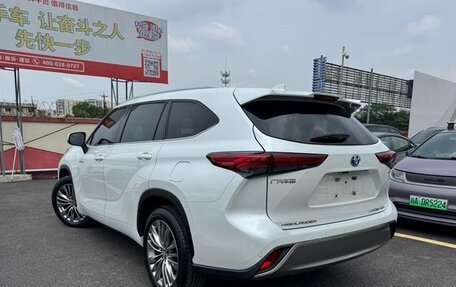 Toyota Highlander, 2022 год, 3 290 000 рублей, 5 фотография