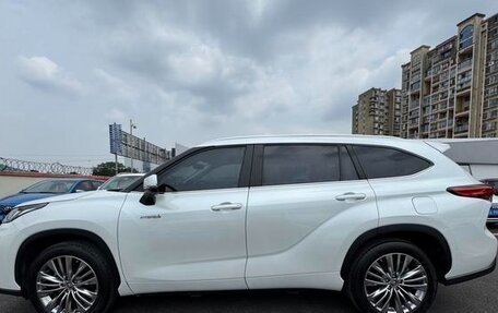 Toyota Highlander, 2022 год, 3 290 000 рублей, 4 фотография