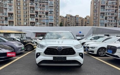 Toyota Highlander, 2022 год, 3 290 000 рублей, 2 фотография