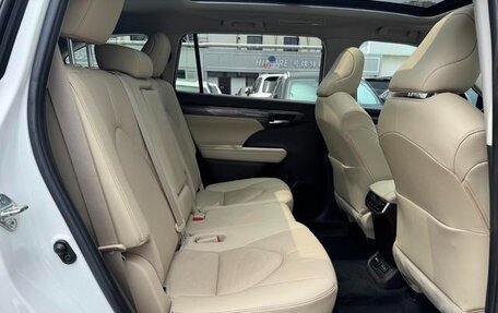 Toyota Highlander, 2022 год, 3 290 000 рублей, 12 фотография