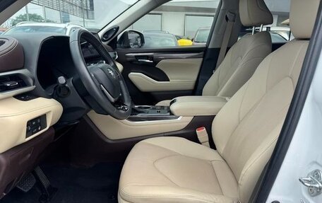 Toyota Highlander, 2022 год, 3 290 000 рублей, 10 фотография