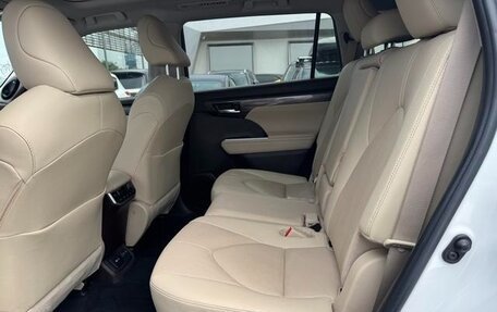 Toyota Highlander, 2022 год, 3 290 000 рублей, 13 фотография