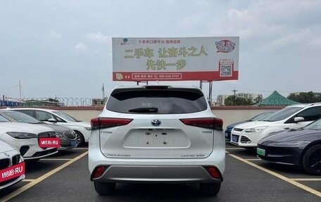 Toyota Highlander, 2022 год, 3 290 000 рублей, 6 фотография