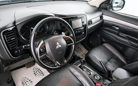 Mitsubishi Outlander III рестайлинг 3, 2012 год, 1 589 000 рублей, 8 фотография