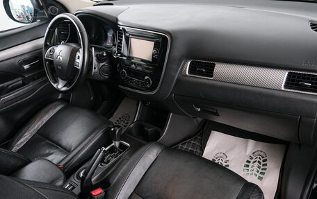 Mitsubishi Outlander III рестайлинг 3, 2012 год, 1 589 000 рублей, 12 фотография