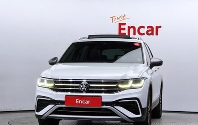 Volkswagen Tiguan II, 2022 год, 2 800 000 рублей, 1 фотография