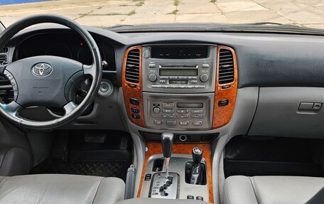 Toyota Land Cruiser 100 рестайлинг 2, 2005 год, 2 900 000 рублей, 6 фотография