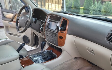 Toyota Land Cruiser 100 рестайлинг 2, 2006 год, 2 600 000 рублей, 8 фотография