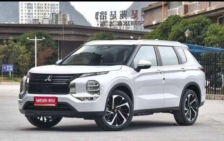 Mitsubishi Outlander, 2022 год, 2 400 000 рублей, 1 фотография