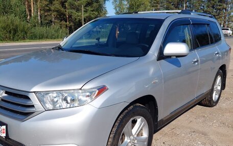 Toyota Highlander III, 2011 год, 1 800 000 рублей, 2 фотография