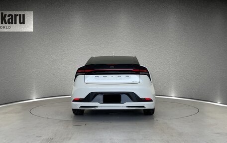 Toyota Prius IV XW50, 2023 год, 2 800 000 рублей, 4 фотография