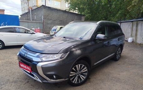 Mitsubishi Outlander III рестайлинг 3, 2020 год, 2 100 000 рублей, 1 фотография