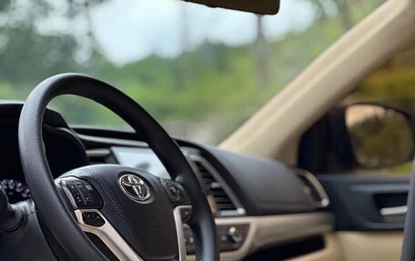 Toyota Highlander III, 2021 год, 2 500 000 рублей, 10 фотография