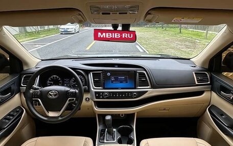Toyota Highlander III, 2021 год, 2 500 000 рублей, 9 фотография