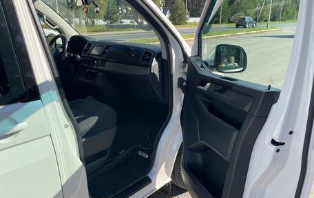 Volkswagen Caravelle T6 рестайлинг, 2018 год, 3 800 000 рублей, 14 фотография