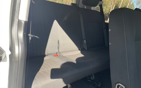 Volkswagen Caravelle T6 рестайлинг, 2018 год, 3 800 000 рублей, 20 фотография