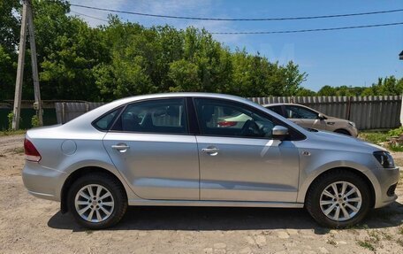 Volkswagen Polo VI (EU Market), 2011 год, 900 000 рублей, 2 фотография