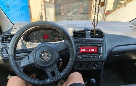 Volkswagen Polo VI (EU Market), 2011 год, 900 000 рублей, 11 фотография