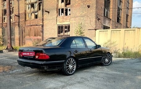 Mercedes-Benz E-Класс, 1997 год, 280 000 рублей, 4 фотография