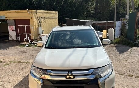 Mitsubishi Outlander III рестайлинг 3, 2016 год, 1 830 000 рублей, 1 фотография