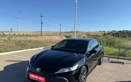 Toyota Camry, 2021 год, 3 350 000 рублей, 1 фотография