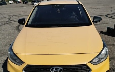 Hyundai Solaris II рестайлинг, 2017 год, 730 000 рублей, 1 фотография