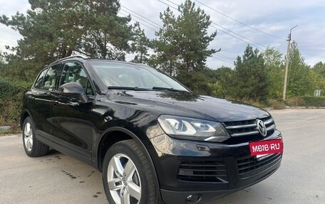 Volkswagen Touareg III, 2011 год, 1 780 000 рублей, 2 фотография