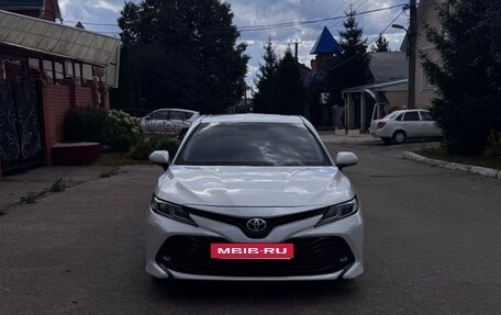 Toyota Camry, 2020 год, 3 050 000 рублей, 4 фотография