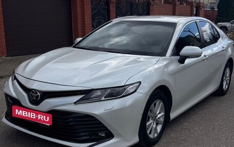 Toyota Camry, 2020 год, 3 050 000 рублей, 10 фотография