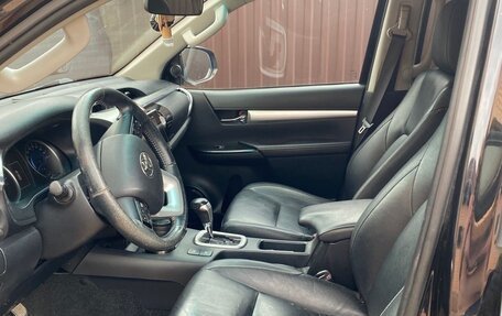 Toyota Hilux VIII, 2016 год, 3 550 000 рублей, 2 фотография