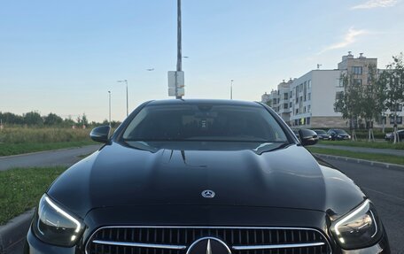 Mercedes-Benz E-Класс, 2021 год, 2 700 000 рублей, 1 фотография