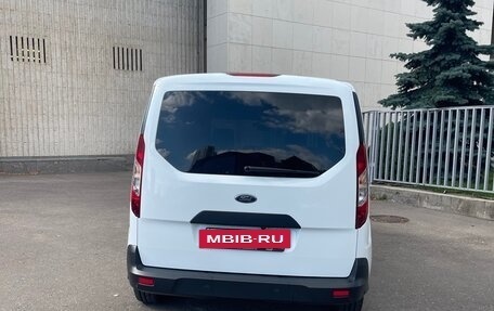 Ford Tourneo Connect II рестайлинг, 2019 год, 1 900 000 рублей, 2 фотография