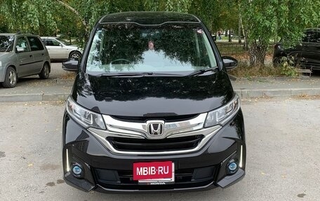 Honda Freed II, 2018 год, 1 720 000 рублей, 2 фотография