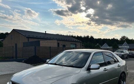 Toyota Altezza, 2001 год, 1 350 000 рублей, 1 фотография