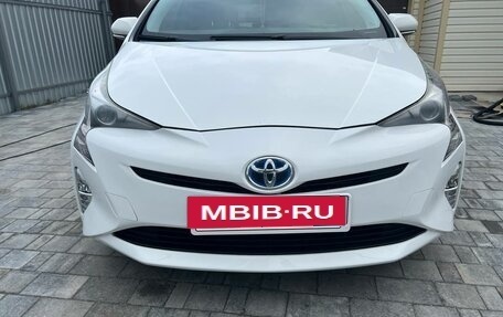 Toyota Prius IV XW50, 2016 год, 1 750 000 рублей, 2 фотография