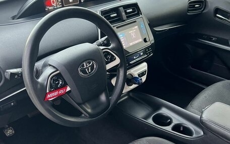 Toyota Prius IV XW50, 2016 год, 1 750 000 рублей, 6 фотография