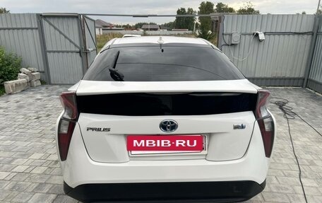 Toyota Prius IV XW50, 2016 год, 1 750 000 рублей, 4 фотография